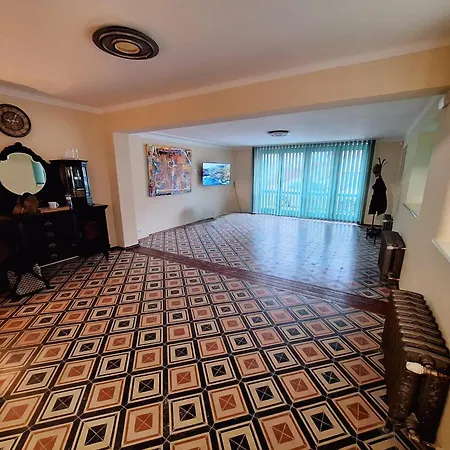 Libri - Viceucelovy Prostor S Ubytovanim * Rozdalovice